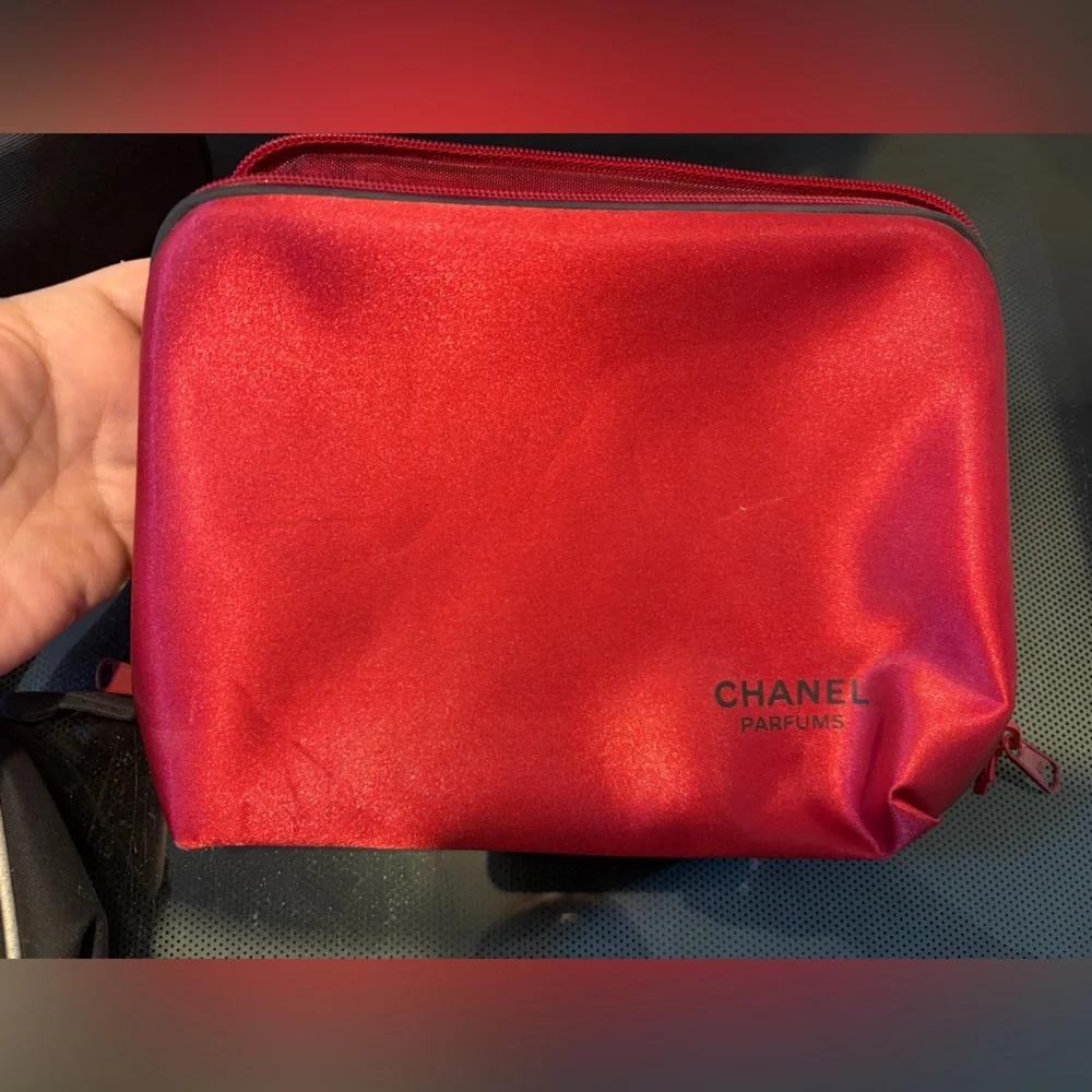 CHANEL Dark satin Scarlet Parfums makeup Pouch - Picture 2 of 10